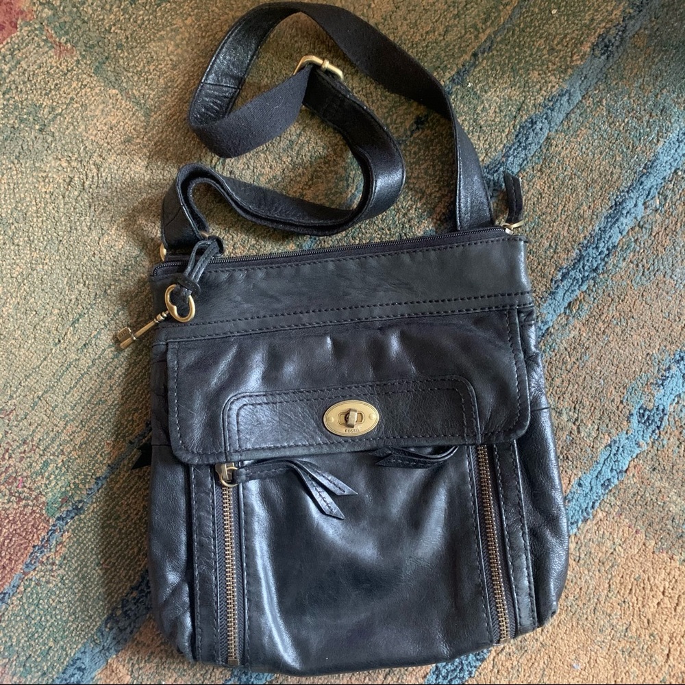 One of my favorite brands & styles! Super soft black leather Fossil crossbody